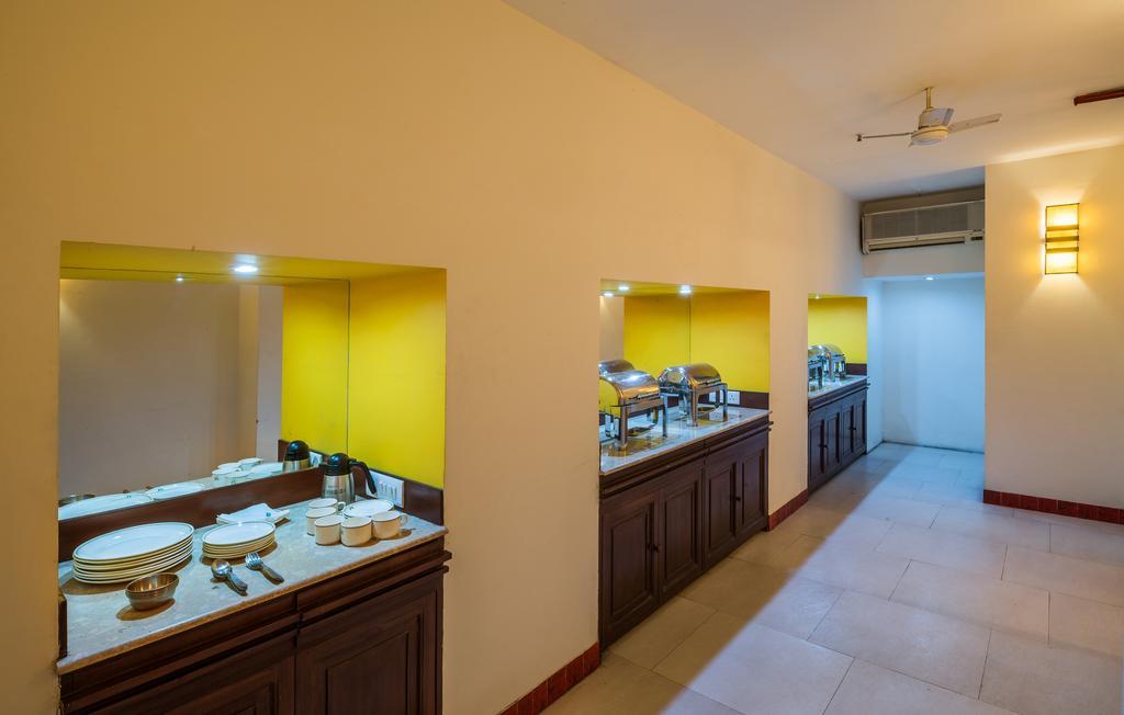 Hotel Home@f37 Kailash Colony Metro 3*