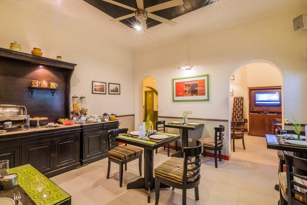Hotel Home@f37 Kailash Colony Metro 3*