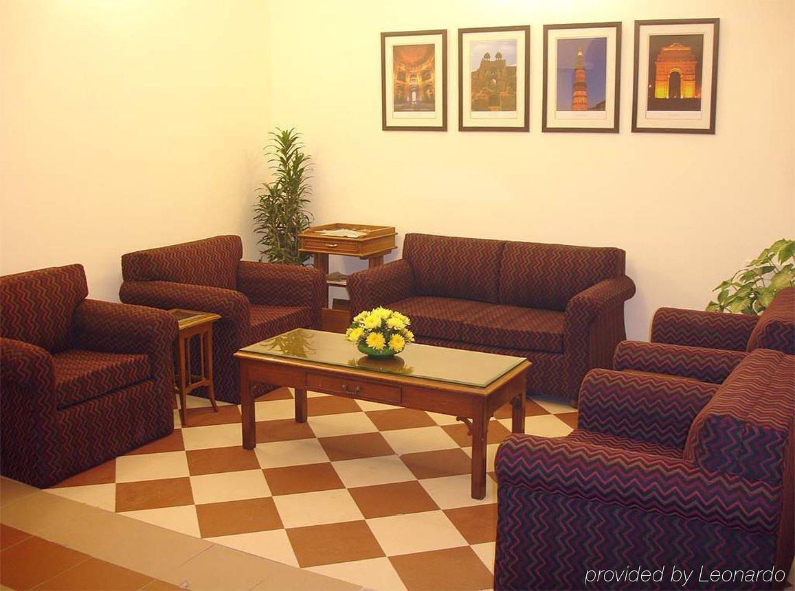 Home@f37 Kailash Colony Metro 3* New Delhi