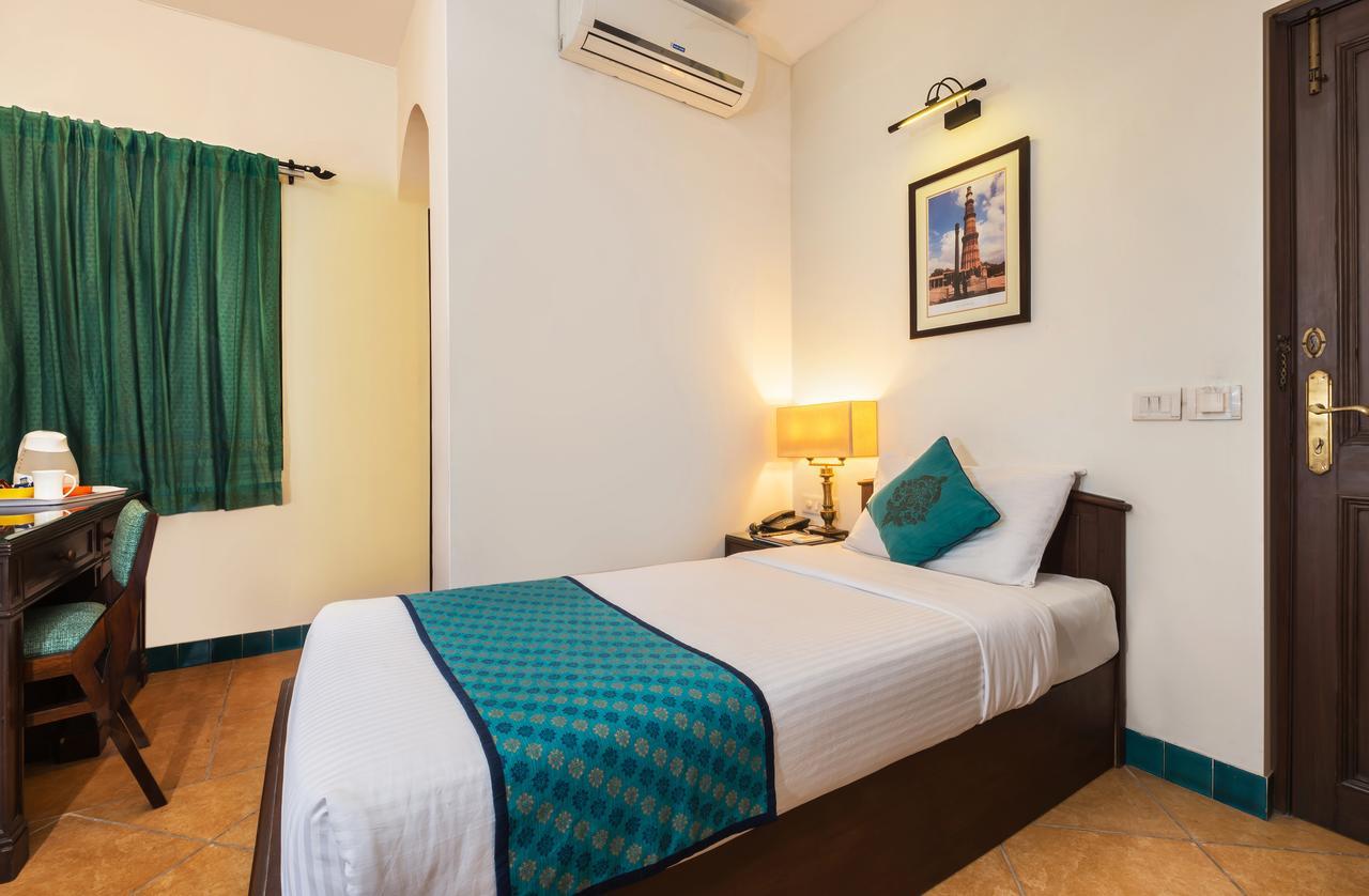 Home@f37 Kailash Colony Metro Hotel New Delhi
