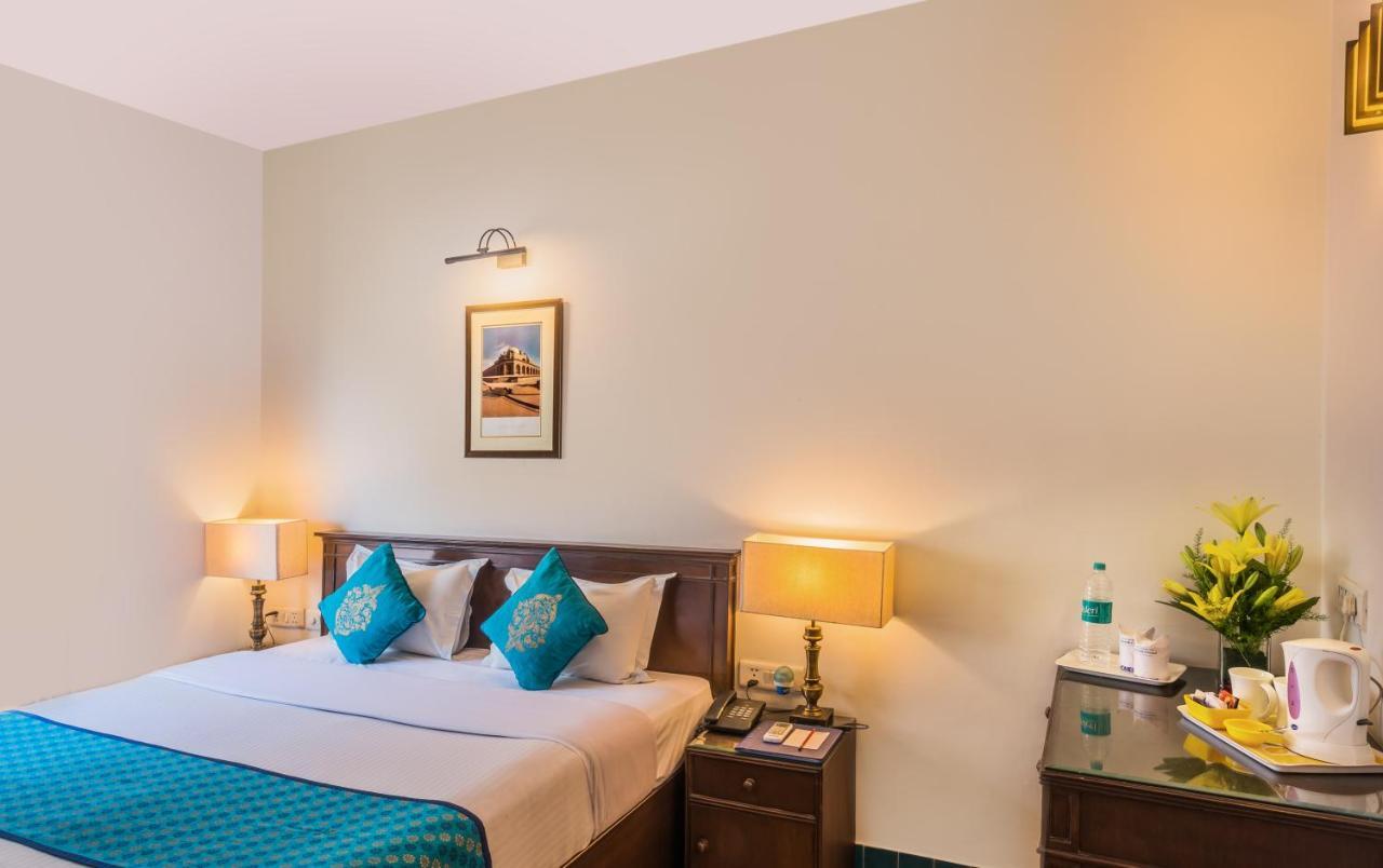 Home@f37 Kailash Colony Metro Hotel